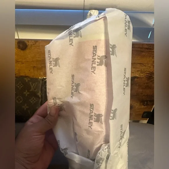 Stanley Fuschia Quencher H2.0 Tumbler - Picture 2 of 3